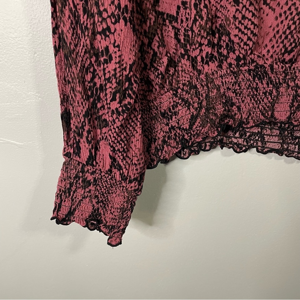 Daytrip Snakeskin Patterned Boho Business Casual Long Sleeve Blouse Size Large - Picture 6 of 7